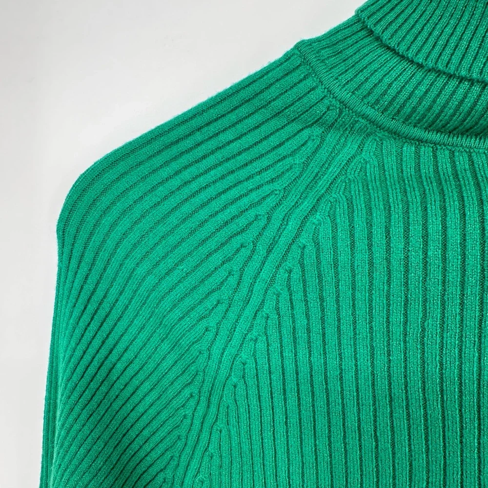 Love Tree Green Ribbed Turtleneck Sweater size Large Long Sleeves Stretch